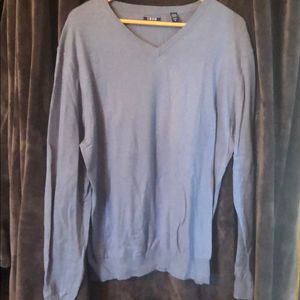 Men’s v-neck sweater